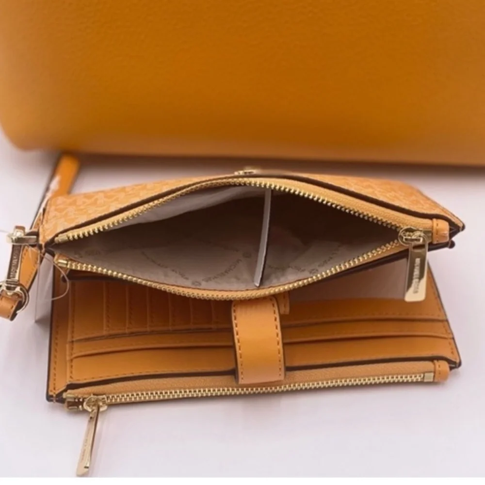 Michael Kors Double Zip Wallet Wristlet Honeycomb